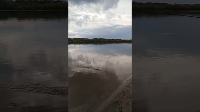 Горит камыш на островах в Камызяке! !!