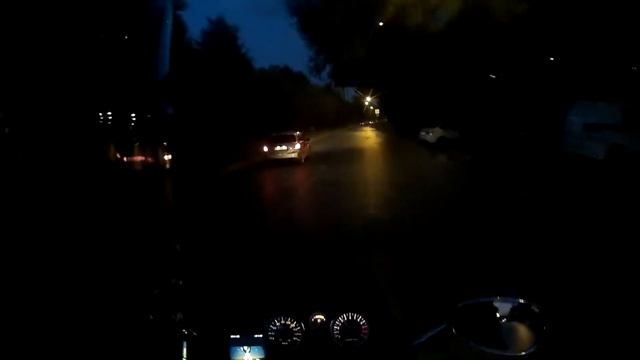 Мотоциклист катит по Кировскому району Казани. 2022 .08.Хорошая погода.Всем удачи и здоровья.