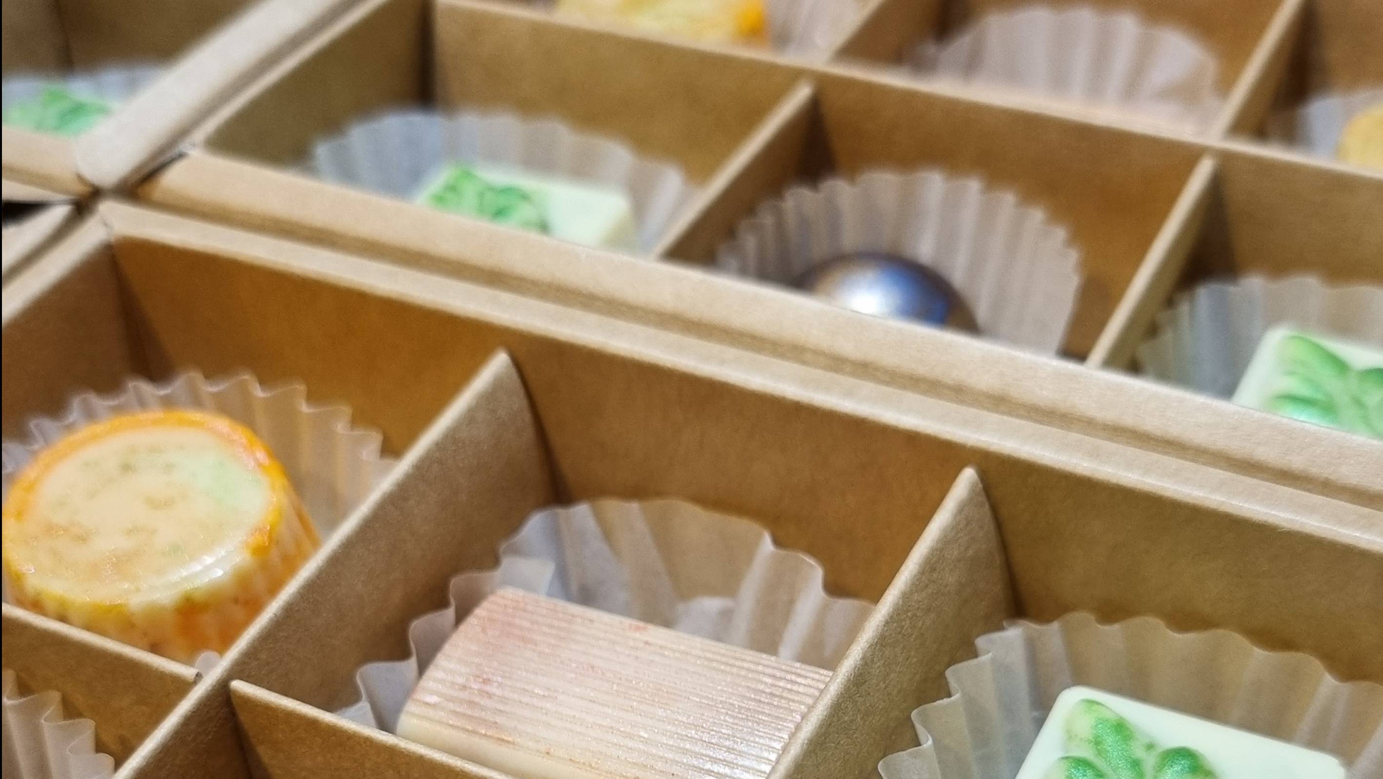 Приготовление шоколадной корпусной конфеты.