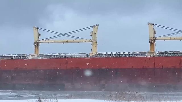 🚢 Китайское судно «Анг Янг 2» село на мель берегов Невельска, в городе введен режим ЧС.