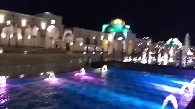 Алея фонтанов возле отеля Old Palace Resort