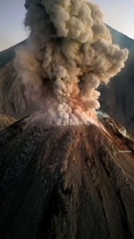 Извержение вулкана Сантьягито, Гватемала, 25 января 2025.