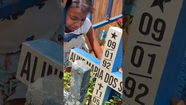 Vitória perdeu a mãe e o pai ela mora agora com a avó você já perdeu seu pai e sua mãe