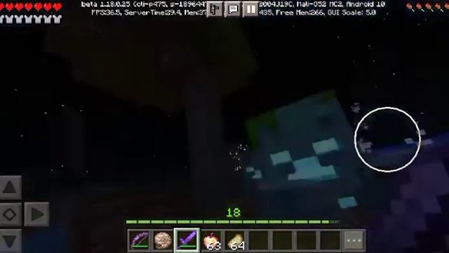 Стреляю из лука в утопленников в Minecraft