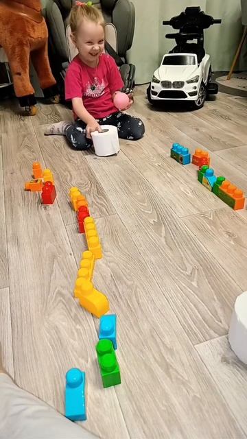 Туалетная бумага 🧻и шарик или крышка🎈 Развлечения для детей#love #baby #vlog #family #игры #дети
