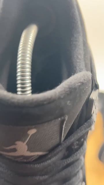 Кроссовки Nike Air Jordan 4 (чёрные)