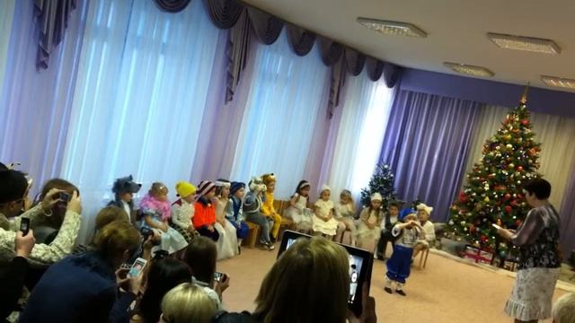 Голик Настя на утреннике в садике 2