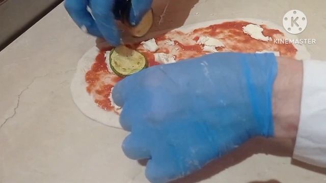 Фокачча с цукини, брокколи, перчини и соусом Наполи