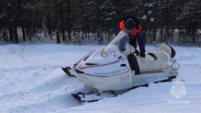 Спасатели МЧС провели снегоходную тренировку в Красноярском крае