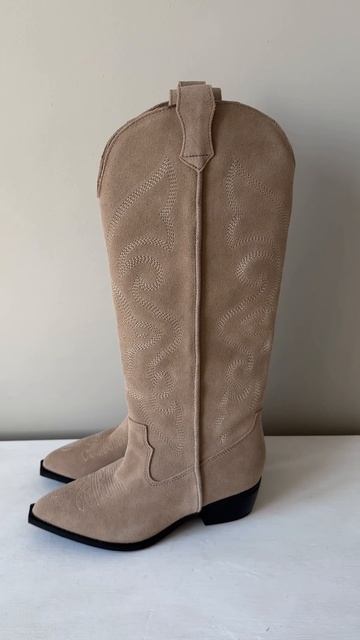 Восхитительные высокие казаки из натуральной замши
К886-11