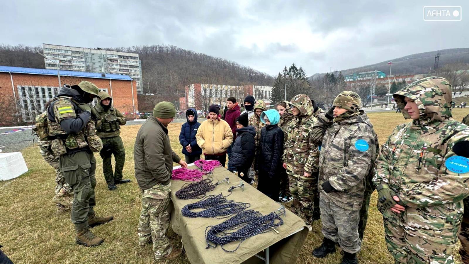 В рамках недели героев в артемовских школах проходят интересные и познавательные уроки