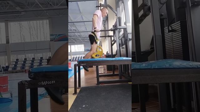 отжимания на брусьях с весом