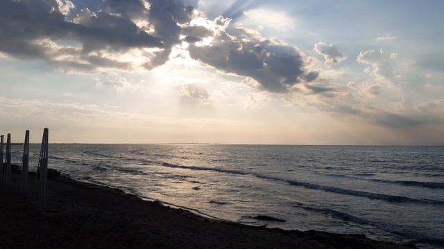 Солнце, облака, море, сентябрь ...