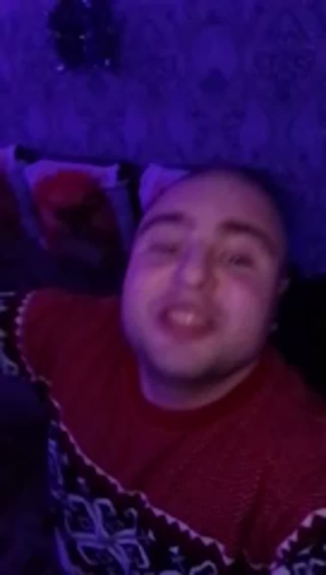 В день рождения пришел к друзьям на дискотеку