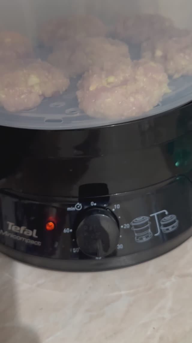 Котлеты из индейки и кабачка в пароварке