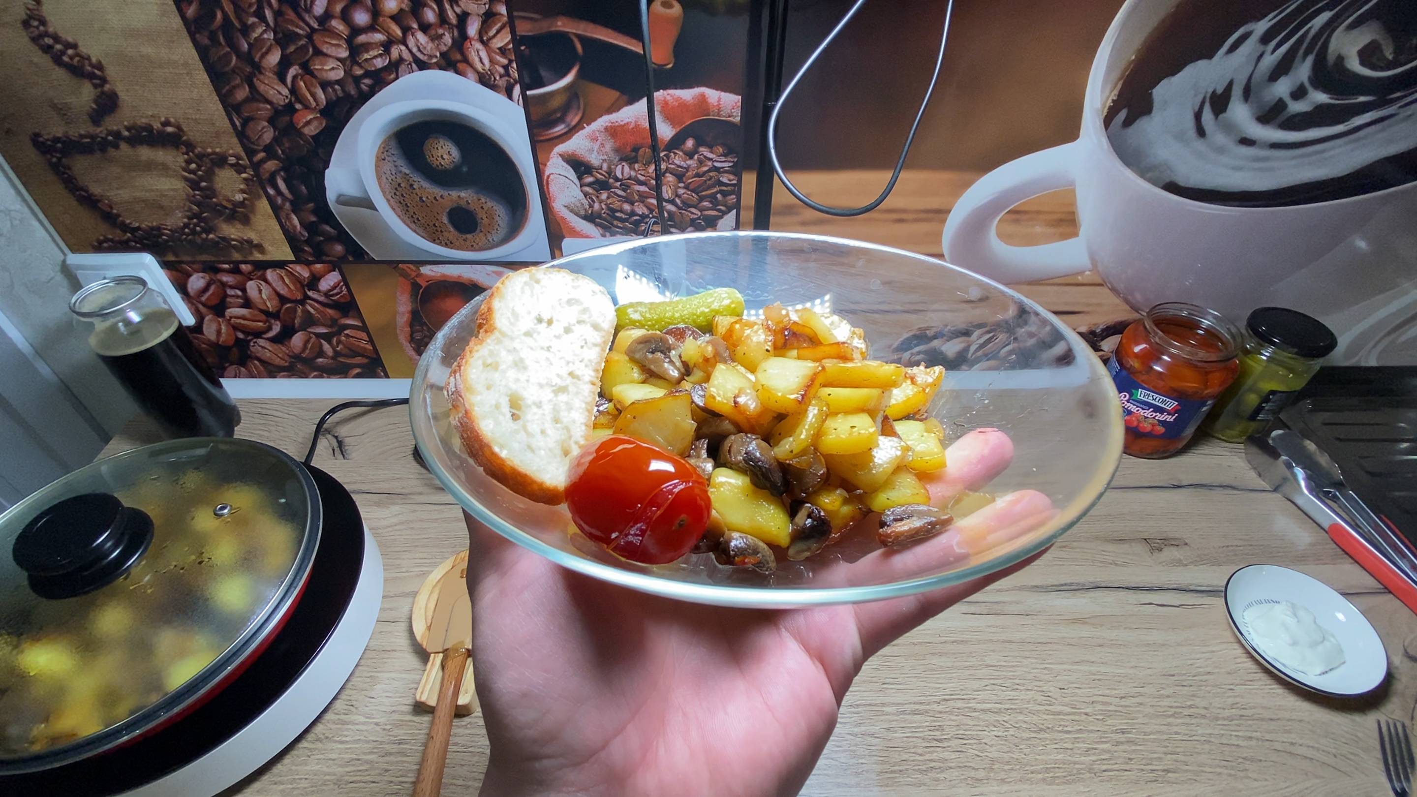 Базовая жареная картошка с грибами! Вкусно!