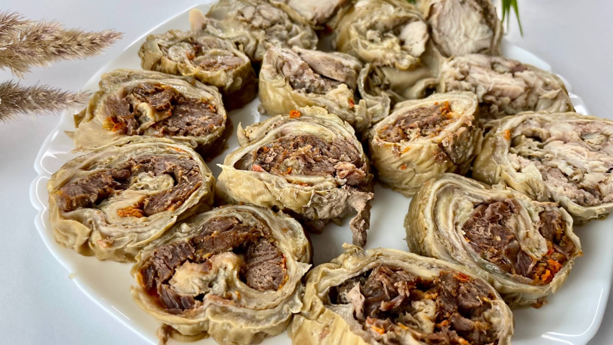 Как приготовить рулет из требухи / рубца с мясной начинкой?