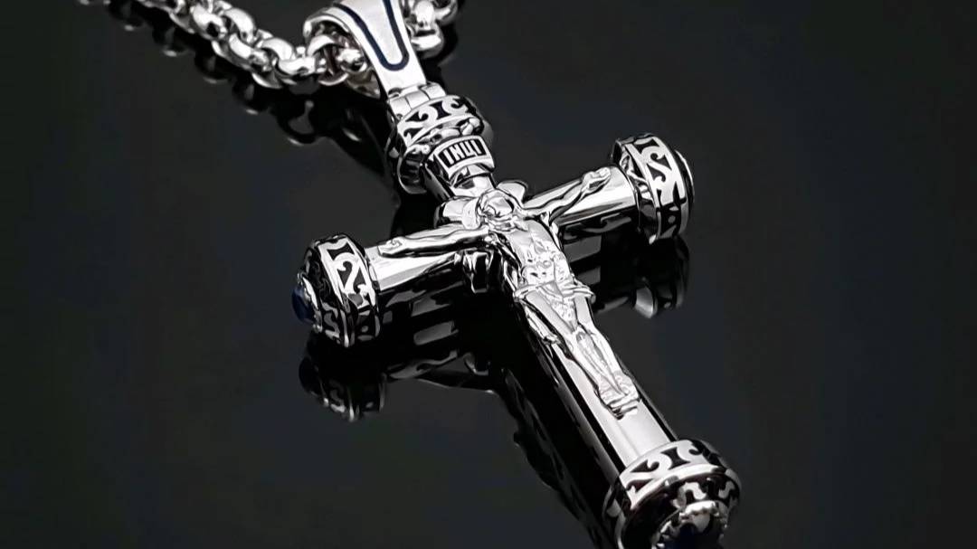 Каплевидный нательный православный крест из белого золота с сапфирами