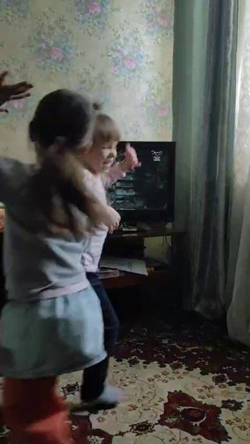 синхронные танцы 😄💃
