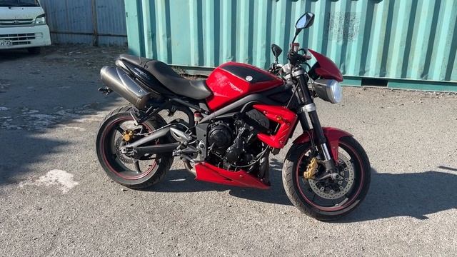 TRIUMPH STREET TRIPLE 675