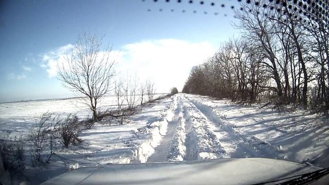 Нашел зимой снег и увяз на полном приводе)