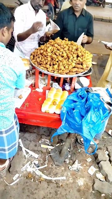 Ye wale kanda bhaji kis kis ne khaye he 😱 Nasha he ye Nasha 🤤 #shorts  #streetfood