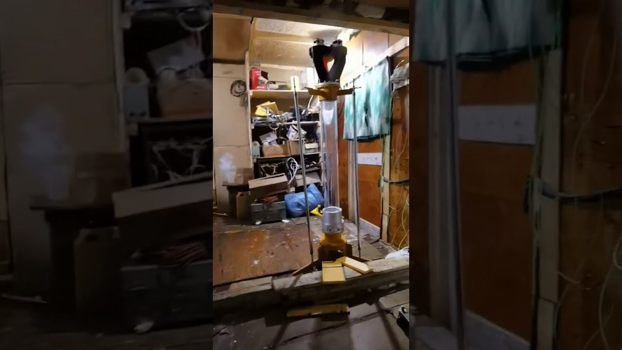 Антарктида. Дорога между станциями НЗК и Восток1. Буровая и кернохранилище.