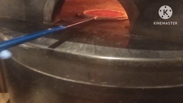 Пицца со страчателло, томатомами и соусам бальзамика