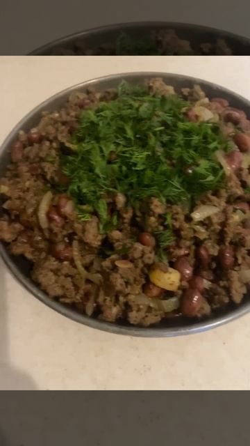 Фасоль с фаршем и зеленью