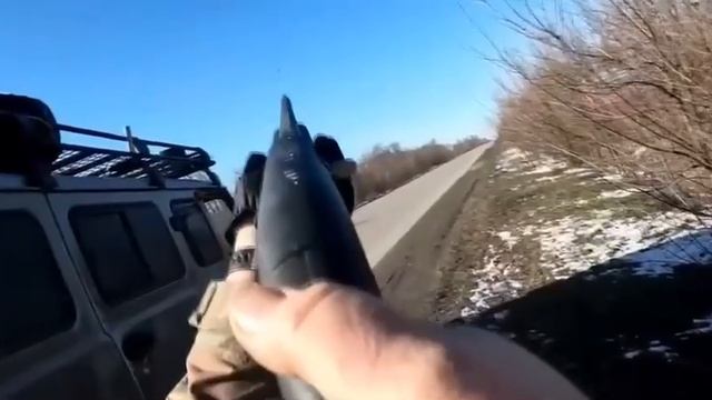 Боец ВС РФ поразил из гладкоствольного ружья МР-155 украинский FPV-камикадзе.