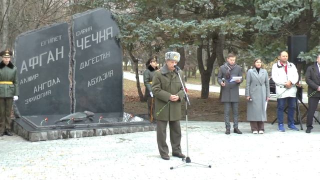 Урок памяти и День Матери возле мемориала _Чёрный тюльпан_ в городе Пятигорске 22 ноября 2024 года.