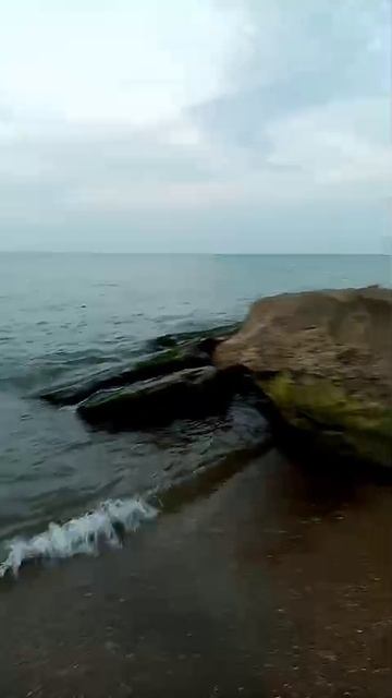 Каспийское море в Дагестане, на море рыбаки ловят рыбу