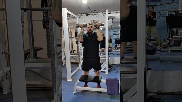 Жим Арнольда