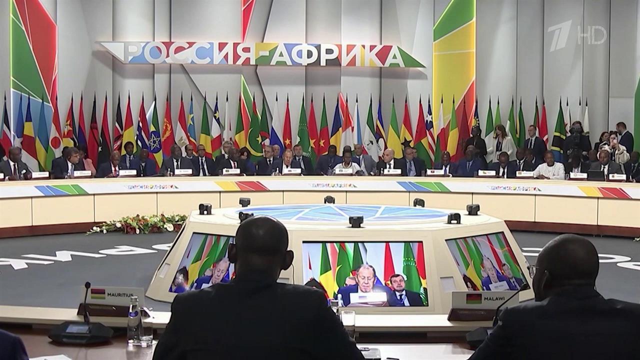 Герои дипломатического фронта рассказали, что остается за кадром протокольных встреч