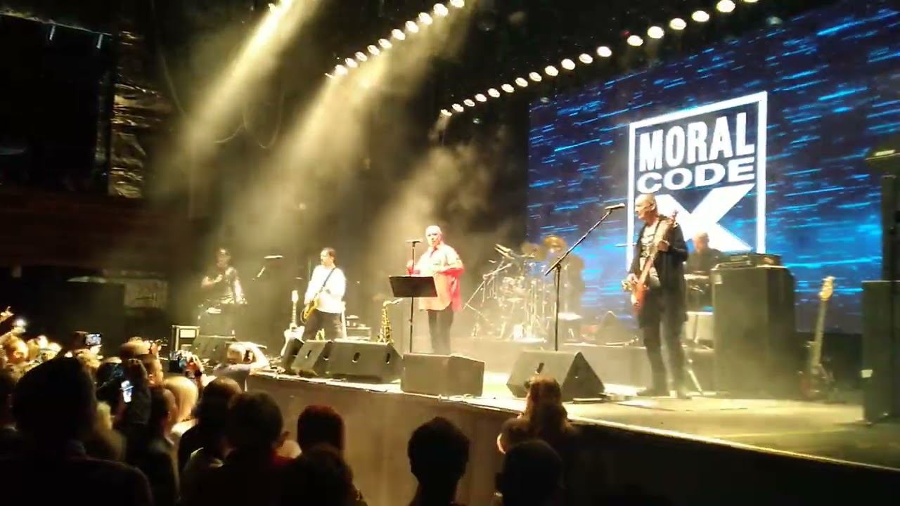 В Москве наступает полночь.  Моральный кодекс live short