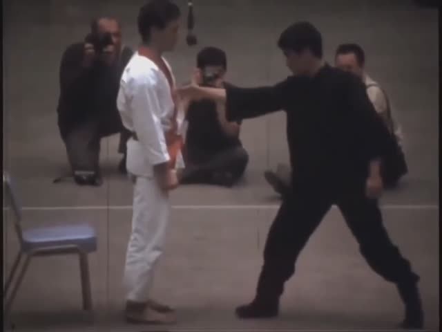 Брюс Ли - удар в один дюйм.