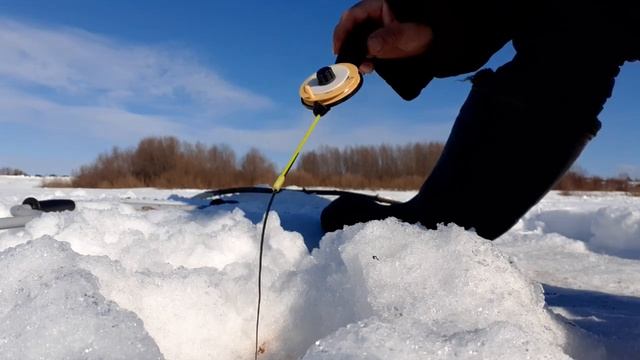 Зимняя рыбалка на реке Ока