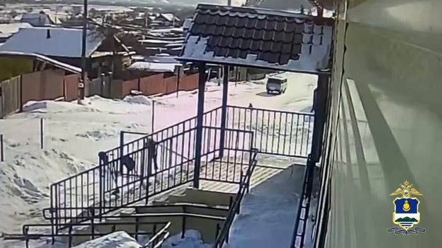 В Бурятии пьяный водитель на “УАЗе” сбил 4-летнюю девочку, внезапно выехавшую на тюбинге