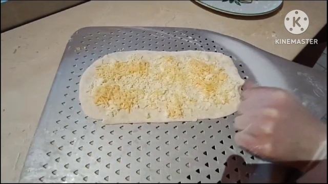 Фокачча со страчателлой песто и анчоусами русс.