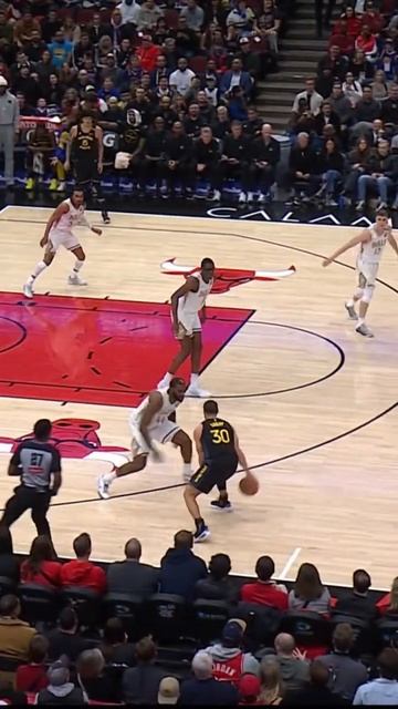 Steph lights it up for 24 pts in the 3rd-quarter