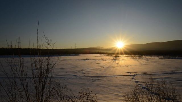 Закат над заснеженным полем. Шум ветра. Релакс видео для вечера.