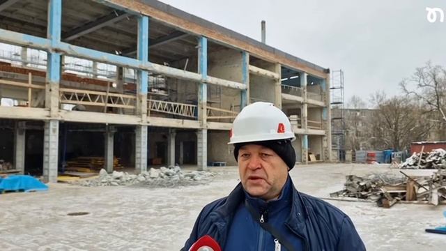 Строители из Санкт-Петербурга продолжают восстанавливать спортивный комплекс «Нептун» в Мариуполе