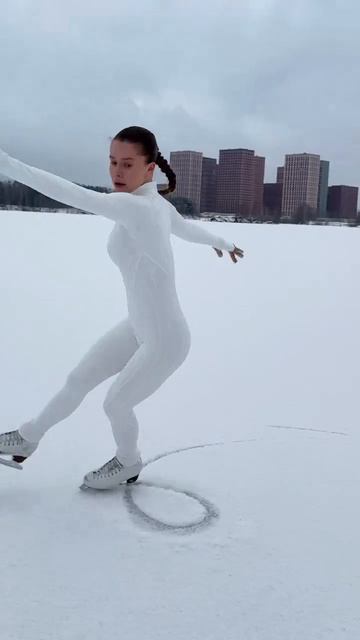 Красотка на льду / Pretty woman on ice