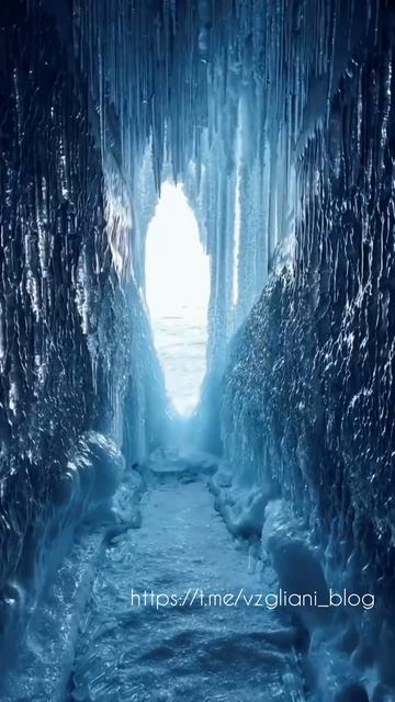 Ледяные гроты на Байкале, Иркутская область💦❄️https://t.me/vzgliani_blog #video #travel #shorts #ic