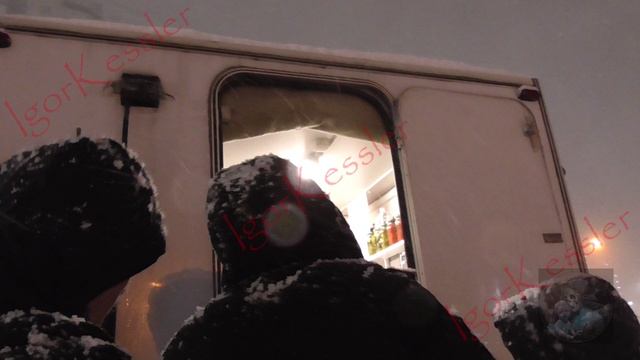 Буря столетия открыла ларёк Мясокомбината в Сургуте