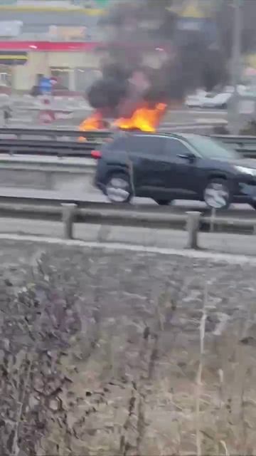 🔥В Домодедово на М4 сгорел автомобиль🔥
