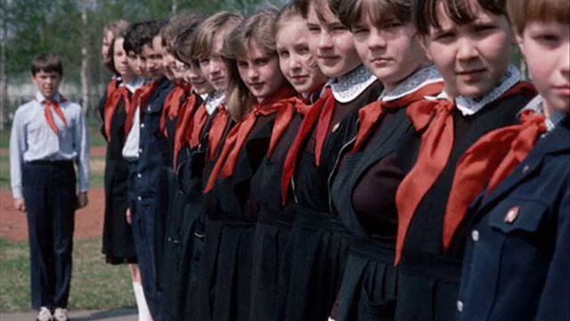 Учат в школе (песня)