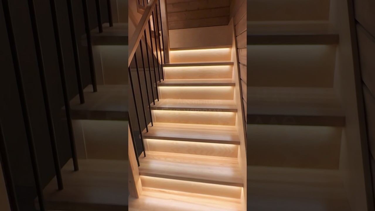 Лестница закрытого типа на маталлокаркасе из ясеня