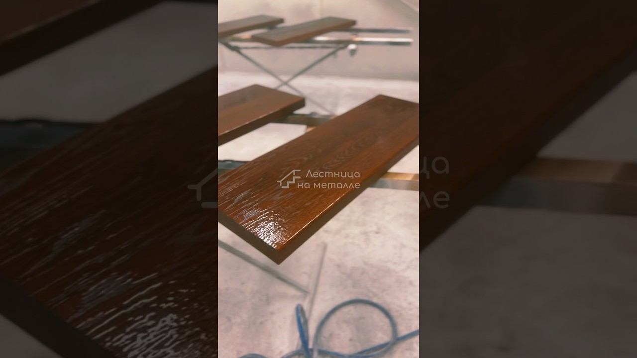Какой материал выбрать для ступеней лестницы? #дизайнерскиелестницы #дизайнинтерьера #ремонт