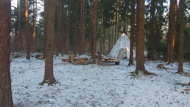 Чум в лесу, а чукчи где,